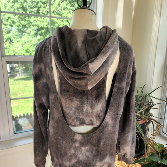 Blu Pepper Open Back Tye-Dye Long Sleeve Women's Hooded Sweatshirt Size - Picture 8 of 8